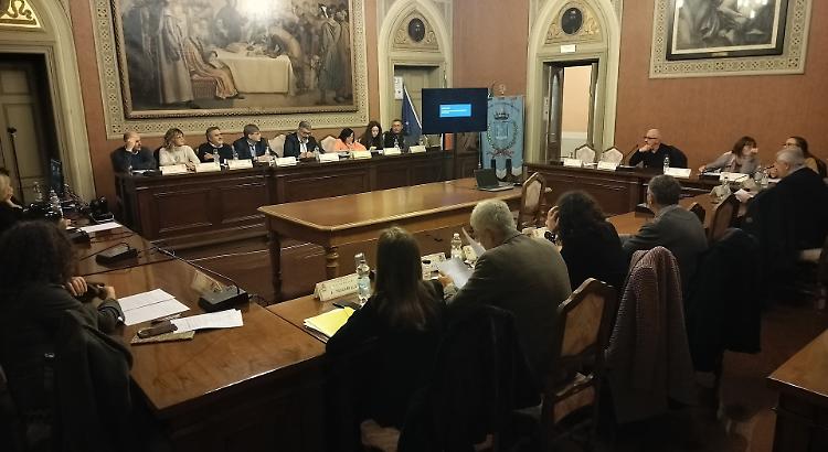 In consiglio: gli &lsquo;amici&rsquo; abbandonati a s&eacute; stessi