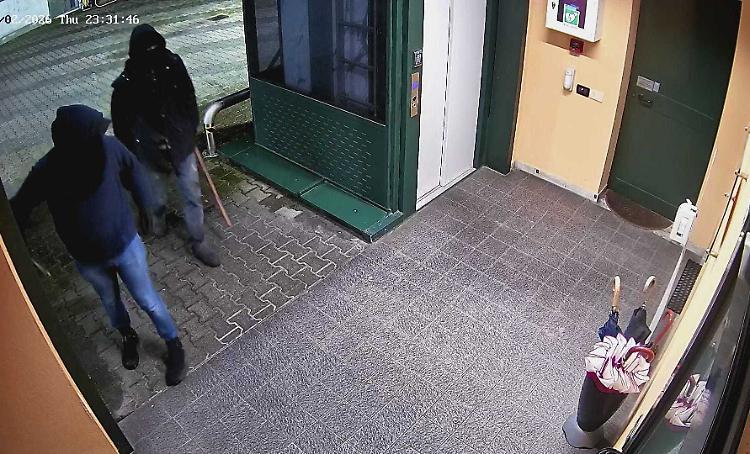 Tentato furto alla Rivoltini: l'allarme salva la storica dolciaria