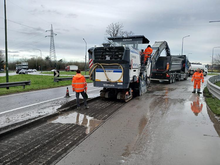 Asfalto ripristinato, la corsia di via Zaist riapre sabato 7 febbraio