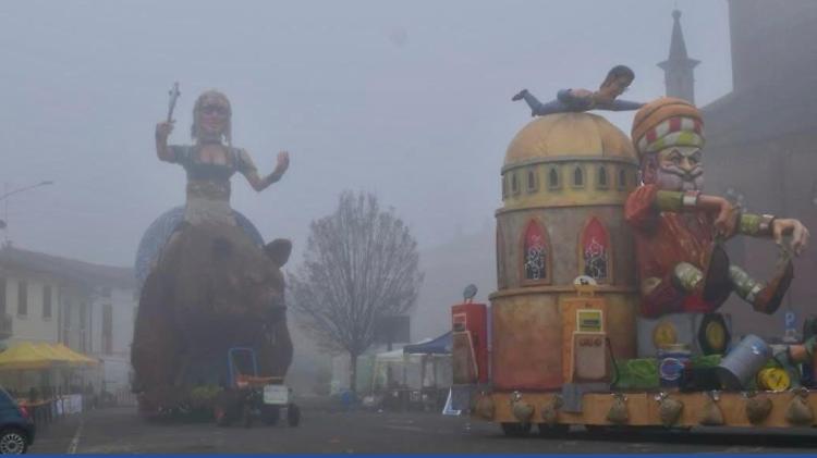 Pescarolo in fermento prima della sfilata: silenzio e magia tra i coriandoli