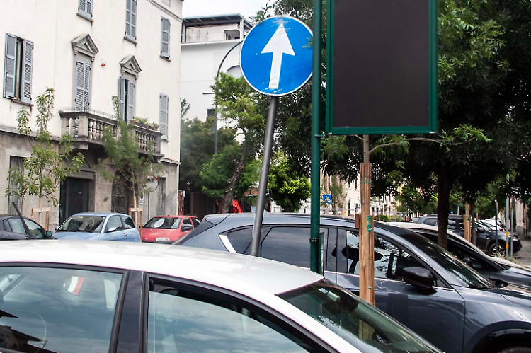 &laquo;Parcheggi selvaggi ? In via Genala controlli e multe&raquo;