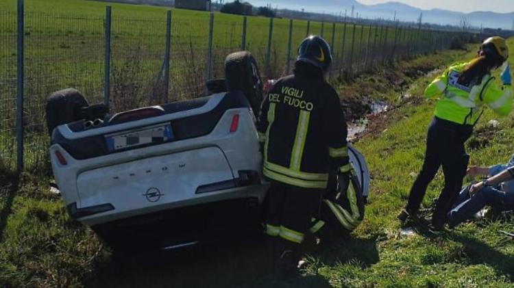 Ottantenne perde il controllo dell'auto sull&rsquo;A21