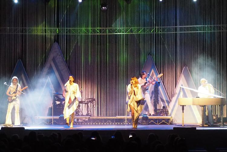 Con gli Abba Dream la felicit&agrave; pop &egrave; contagiosa