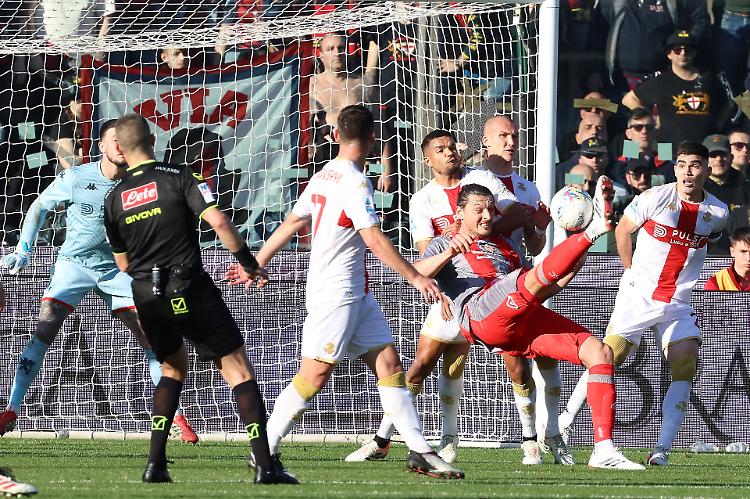 Allo Zini gara accesa ma equilibrata: Cremonese-Genoa 0-0 all'intervallo