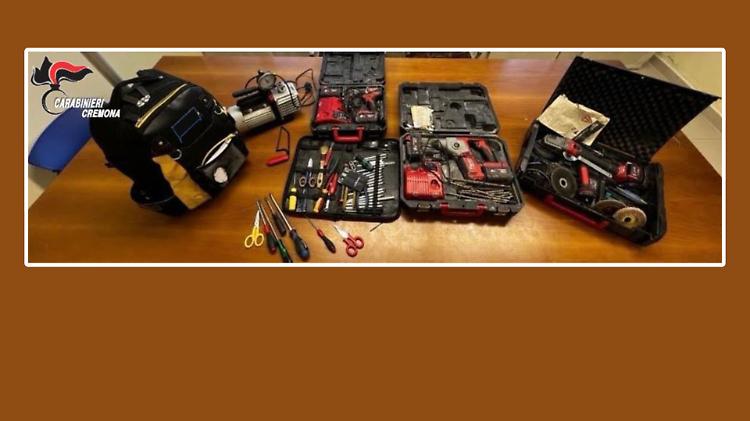 Colpi su tre furgoni in sosta: denunciati tre uomini con arnesi da scasso