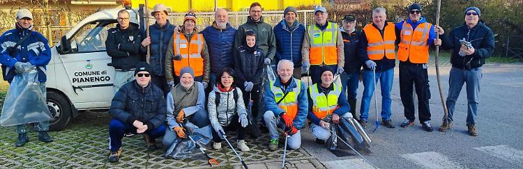 Eco-volontari ripuliscono il territorio