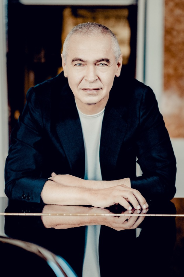 'Divo' Pogorelich con Beethoven  all'auditorium Arvedi del Museo del Violino