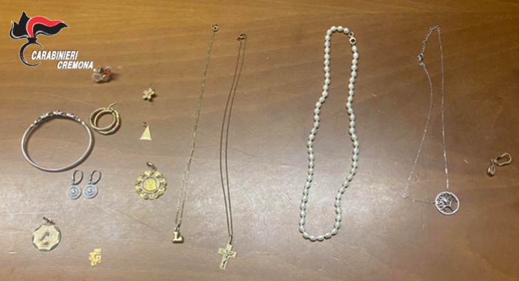 Finto carabiniere arrestato a Crema, nella refurtiva sequestrata c'era il provento di un altro colpo