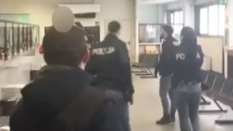 L'aggressore della polizziotta resta in carcere fino a processo