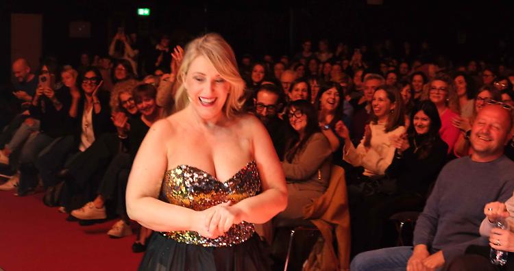 &laquo;Katia, ti amo!&raquo; Follesa esalta il pubblico