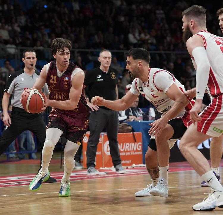 Una Juvi generosa fa tremare Pesaro