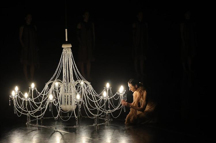 Danza, l'omaggio a Eleonora Duse &egrave; un coro femminile