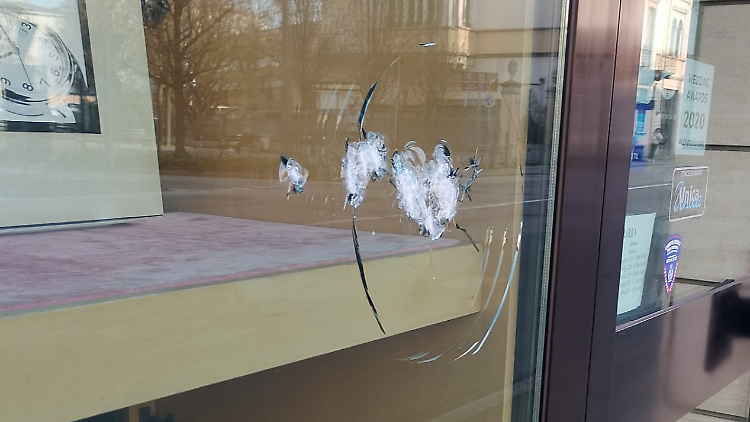 I ladri si scatenano in via Ghisleri: quartiere nel mirino