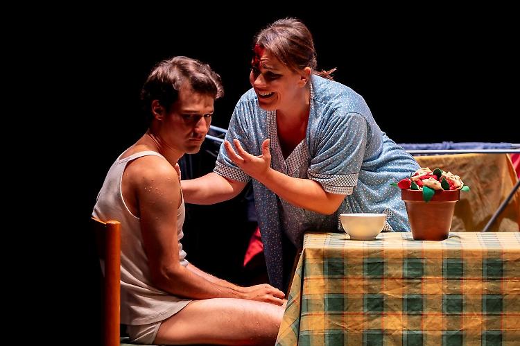 #DIRITTODICRITICA: &lsquo;L'angelo del focolare&rsquo;, le recensioni degli studenti