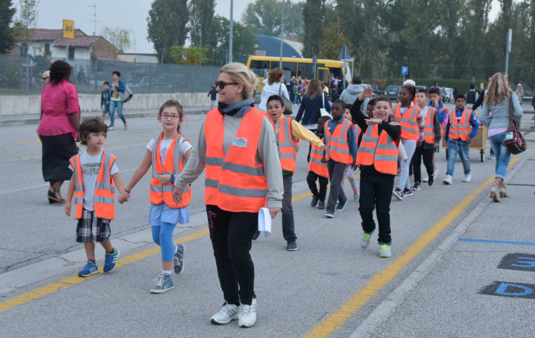 Piedibus, servizio in crisi: iscritti al minimo storico