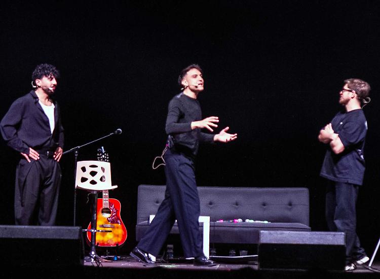 Salotto virtuale, ma la comicit&agrave; &egrave;  reale