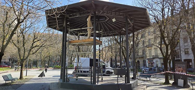Iniziato il restyling della pagoda dei giardini di piazza Roma