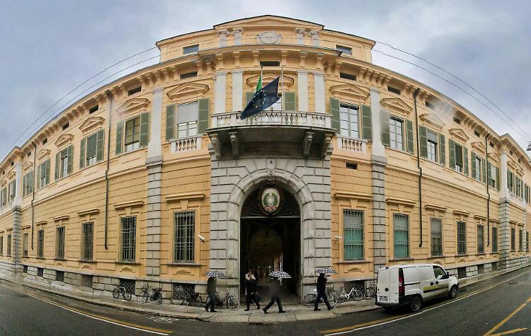 Minaccia il marito della sua ex amante con un coltello per spennare le anatre: condannato a 4 mesi