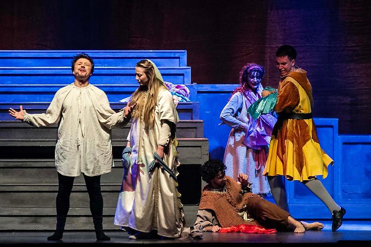  E Francesco ci illumina di speranza