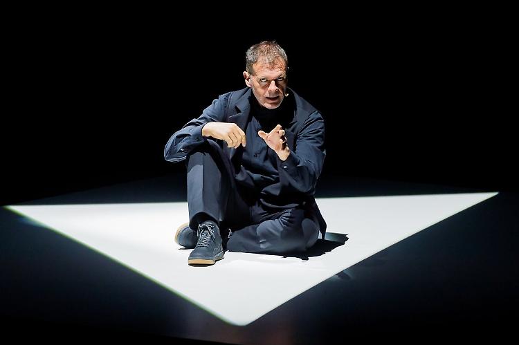 Quando il potere seduce: Massini tra Mein Kampf, Donald e Putin