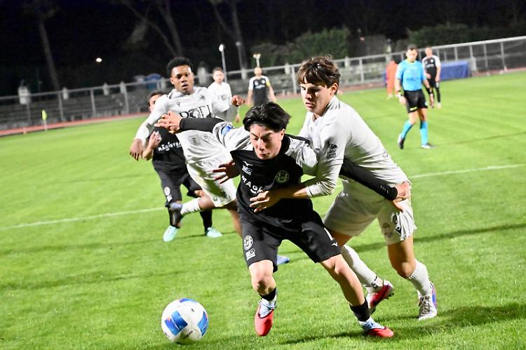 Una fase della sfida tra Imolese e Crema (foto Giordano)