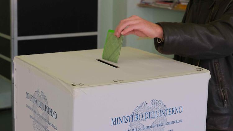 Referendum in provincia: alle 23 l'affluenza al xxxxx%, domani seggi chiusi alle 15