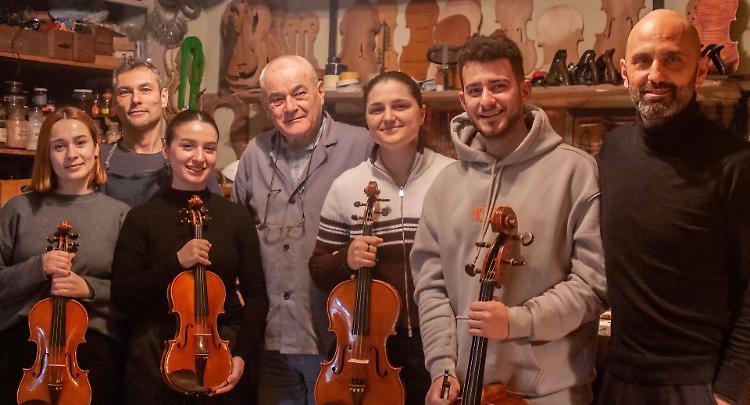 Gli strumenti  di Conia nel cuore dell&rsquo;Albania