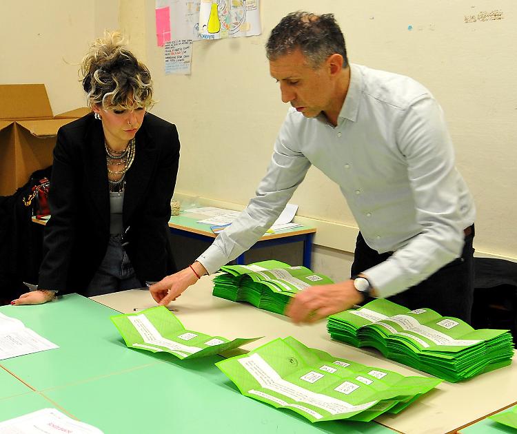 FdI e Lega accusano il Sud e il centrosinistra esulta