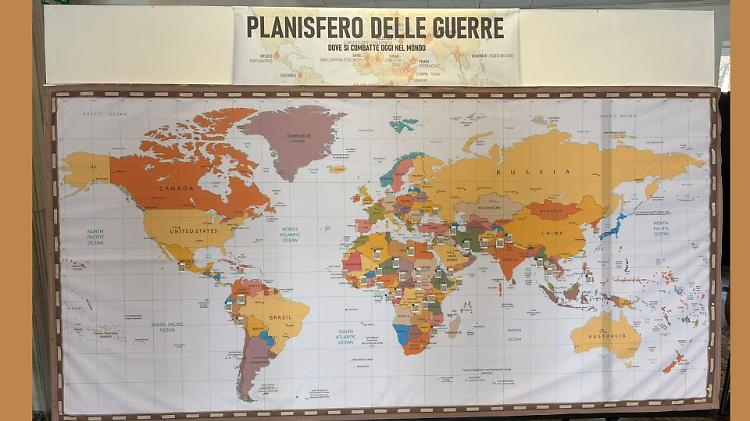 Gli studenti e i docenti del Torriani creano un planisfero delle guerre per educare alla pace