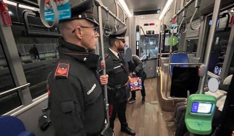 Abusivi sul bus: interviene l&rsquo;Arma