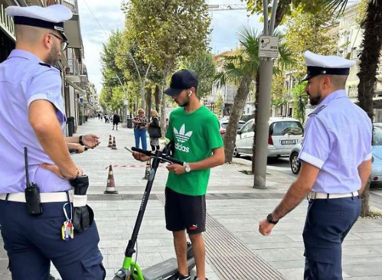 Monopattini, si cambia: dal 16 maggio targa e assicurazione