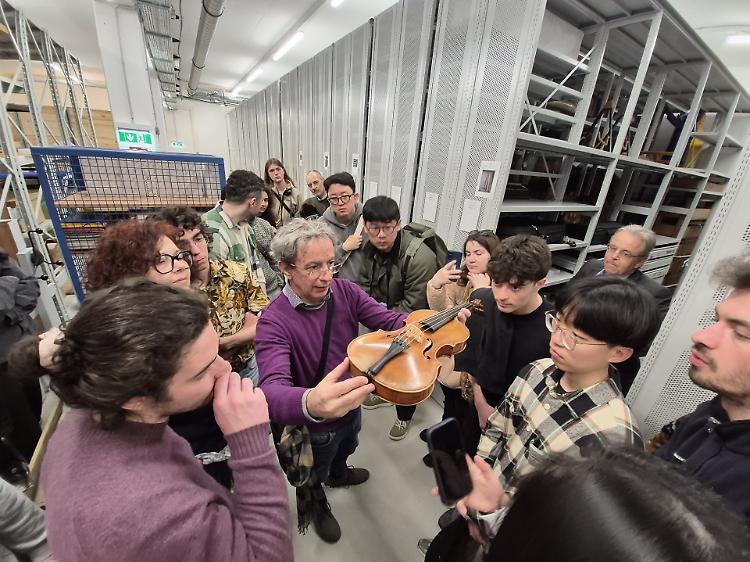 Sulle tracce di Stradivari: l'Europa della liuteria tra Mirecourt, Mittenwald e Hall in Tirol