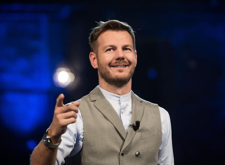 L&rsquo;uomo &egrave; pigro, viva l&rsquo;IA: Cattelan, via i sassolini dalle scarpe