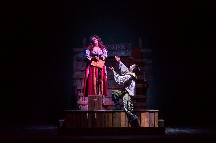 Viva il teatro: &laquo;Romeo e Giulietta&raquo; rivive in chiave di Commedia dell'Arte