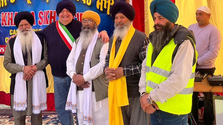 Migliaia in festa tra San Giovanni e Solarolo: il Nagar Kirtan unisce le comunit&agrave;