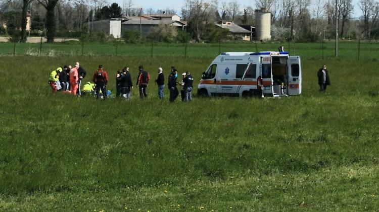 Virata troppo bassa, paracadutista si schianta: gamba rotta