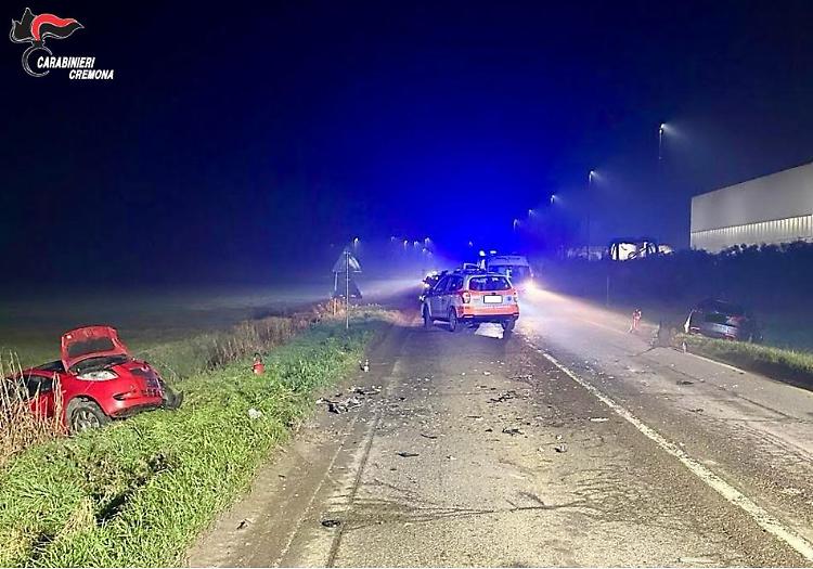 Schianto durante un sorpasso, 65enne denunciato per guida in stato di ebbrezza