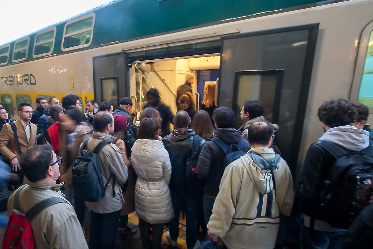 Treni da incubo: ko 100 convogli: sale la protesta