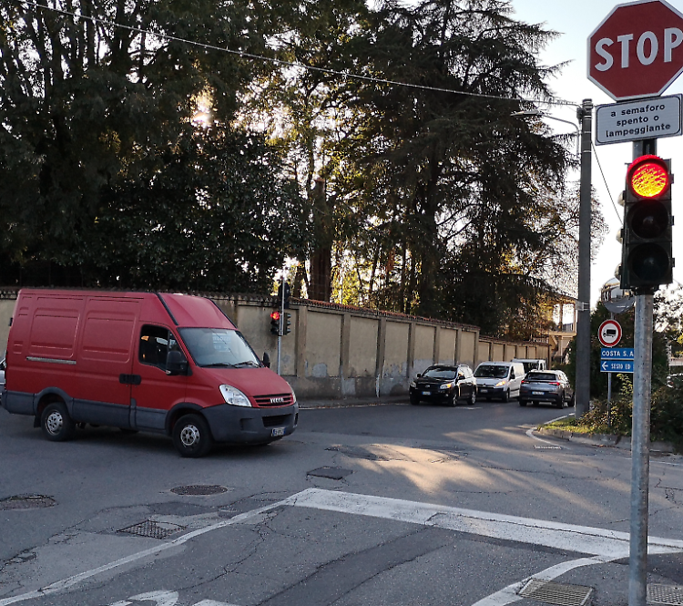 Auto a tutta velocità: la frazione Casanova protesta