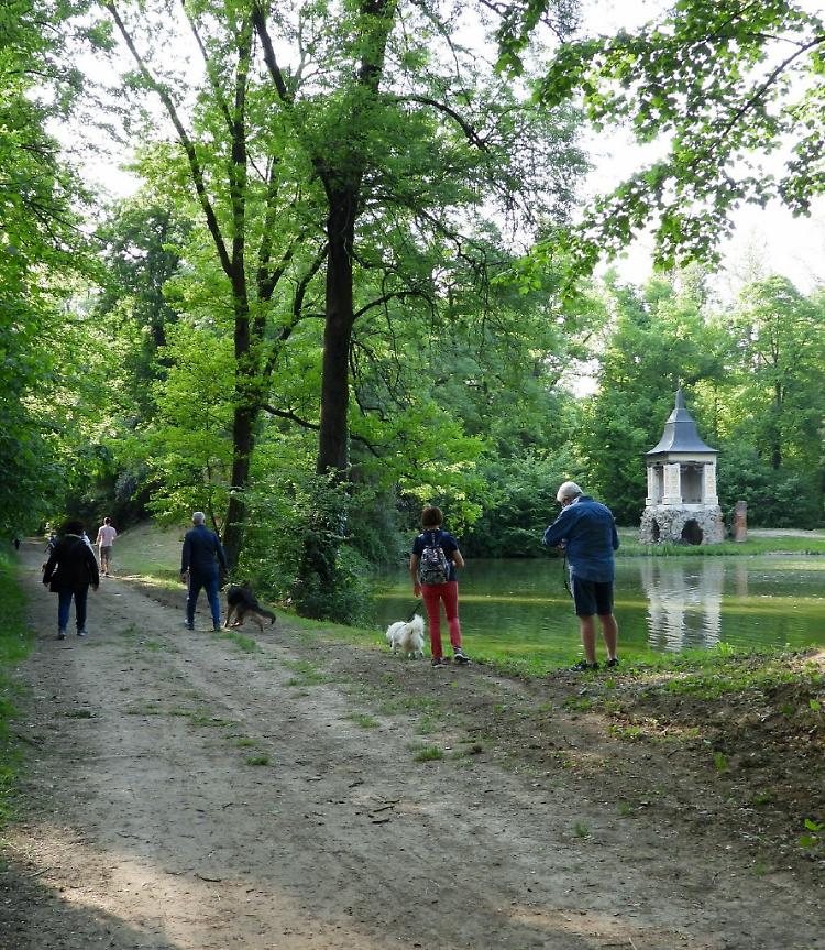 S. G. in Croce  Il verde di Villa Medici Dalle 14 alle 19 aperto il parco solo per i residenti, che si sono goduti il pomeriggio