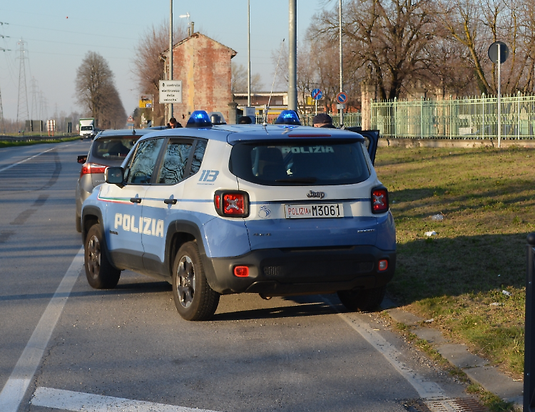 Polizia, territorio al setaccio: controllati 60 veicoli e 70 persone
