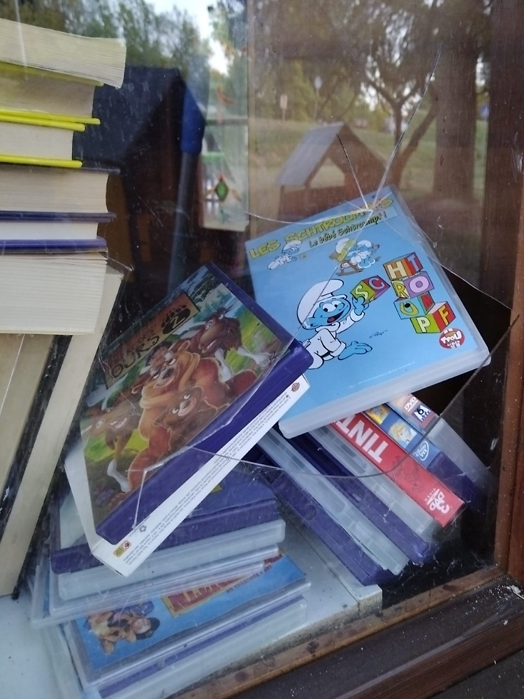 Bookcrossing, vandalizzata la casetta dei libri