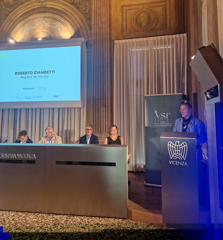 Comunicato Stampa: CRV - Ciambetti: “Sfida dei Criteri Ambientali Minimi non è soltanto normativa ma anche culturale”