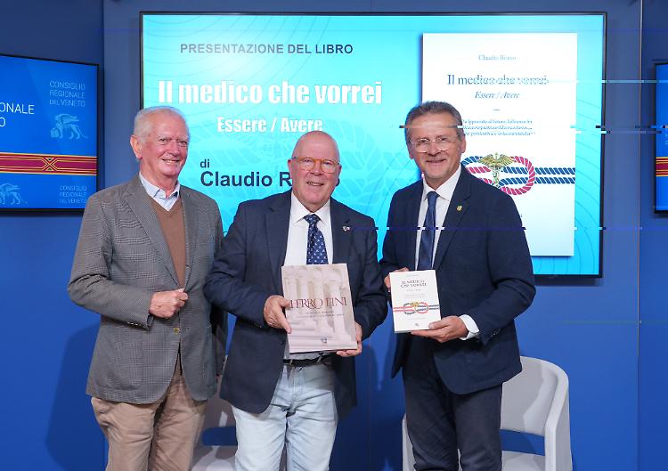 Comunicato Stampa: CRV - Presentato a palazzo Ferro Fini 'Il medico che vorrei', il libro del professor Claudio Ronco