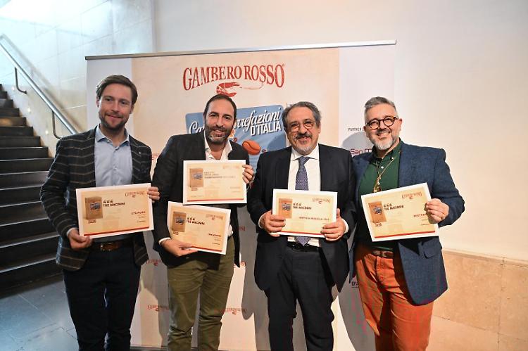 Comunicato Stampa: 7 nuovi prestigiosi Award a Kimbo dalla Guida Caffè e Torrefazioni d’Italia 2026 del Gambero Rosso
