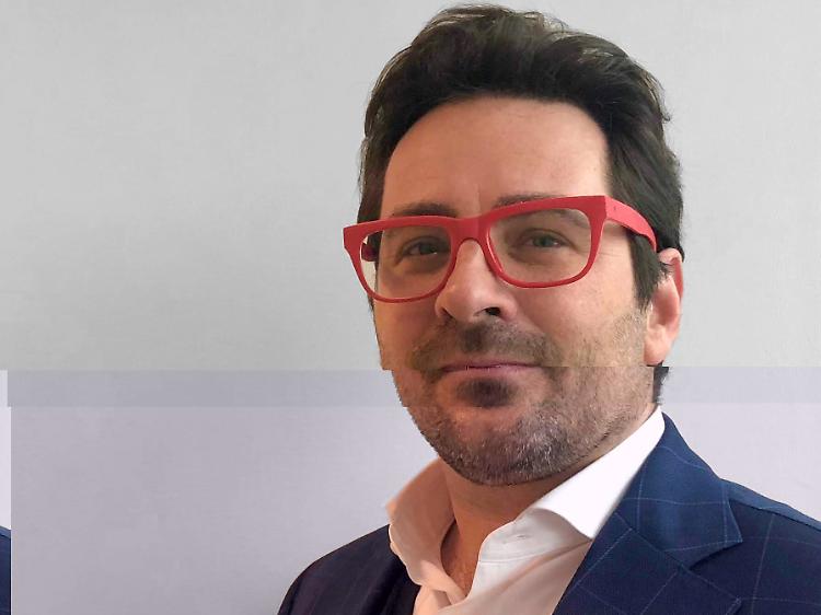 Comunicato Stampa: Davide Mitscheunig: ViviBook trasforma l'AI in intrattenimento personale