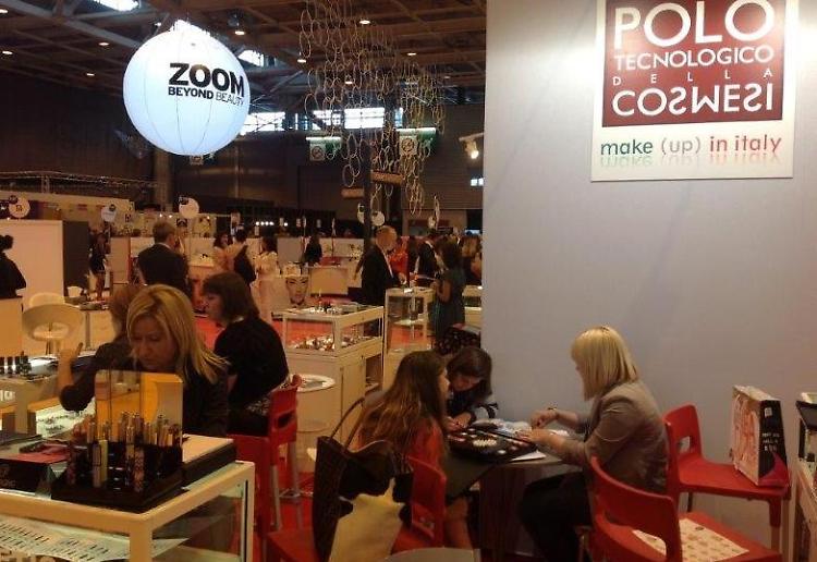 Lo stand del Polo della Cosmesi a Parigi