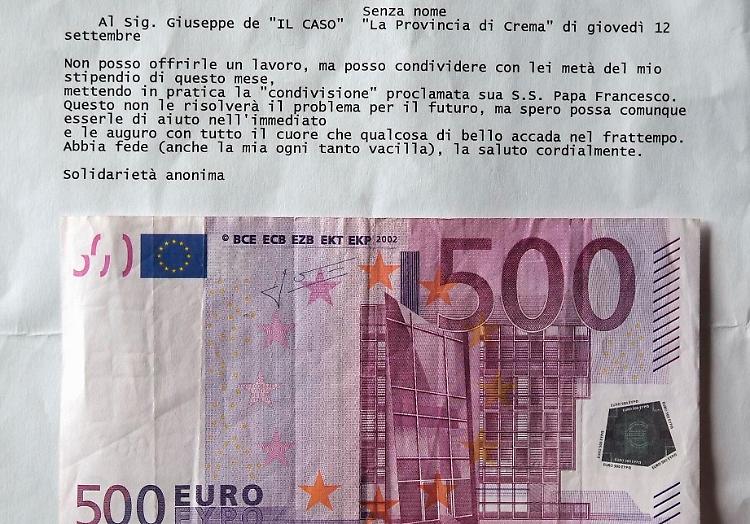 La lettera e i soldi recapitati stamattina alla redazione del quotidiano 'La Provincia, in via Cavour 