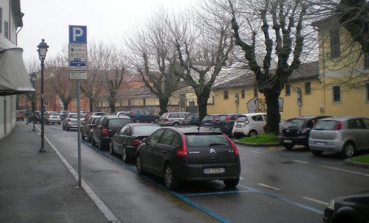 La centralissima via Bottesini, luogo della rapina