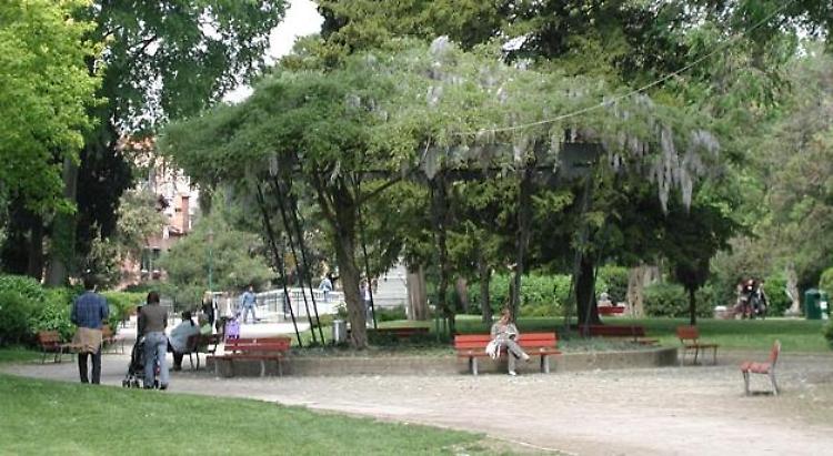 La protesta: giardini di Porta Serio, bui sporchi e pericolosi